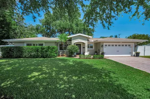 1732 Golf View Dr, Belleair, FL 33756