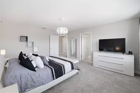 Bedroom - 9731 Ivory Dr, Ruskin, FL 33573 photo 4 of 8