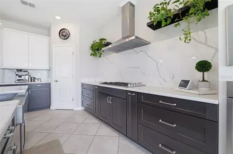 Kitchen - 9731 Ivory Dr, Ruskin, FL 33573 photo 3 of 4