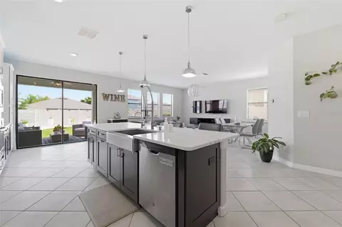 Kitchen - 9731 Ivory Dr, Ruskin, FL 33573 photo 4 of 4