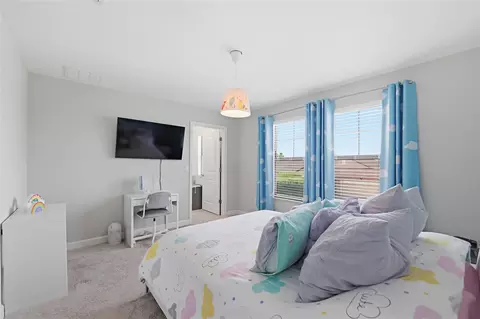 Bedroom - 9731 Ivory Dr, Ruskin, FL 33573 photo 6 of 8