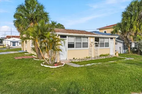 Exterior - 13104 4th St E, Madeira Beach, FL 33708 photo 2 of 5
