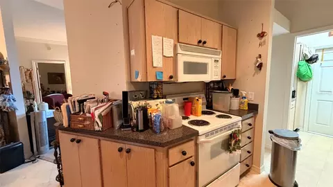 Kitchen - 3671 E Arbor Lakes Dr, Hernando, FL 34442 photo 2 of 2