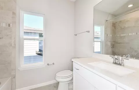 Bath - 9869 Trellis Vine Way, Parrish, FL 34219 photo 3 of 3