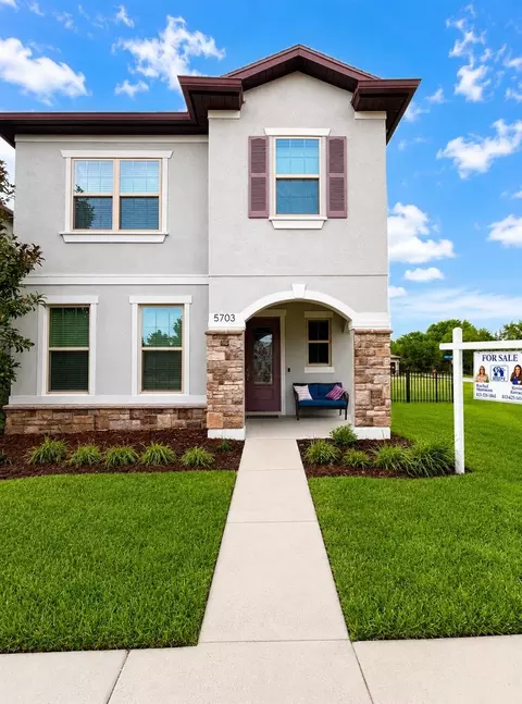 5703 Village Center Dr, Lithia, FL 33547