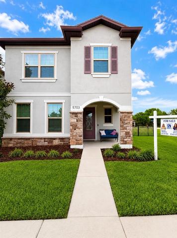 5703 Village Center Dr, Lithia, FL 33547