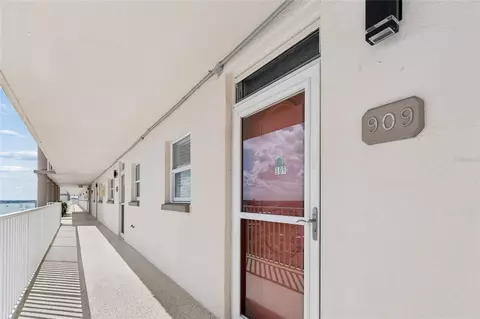 5980 Shore Blvd S #909, Gulfport, FL 33707