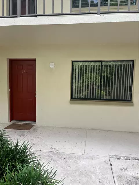 3300 Fox Chase Cir N #213, Palm Harbor, FL 34683