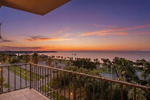 1120 N Shore Dr NE #802, Saint Petersburg, FL 33701