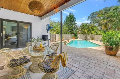 990 San Carlos Ct NE, Saint Petersburg, FL 33702