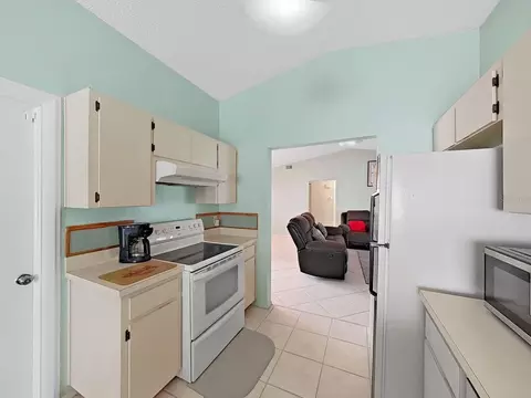 Kitchen - 726 Stillview Cir, Brandon, FL 33510 photo 5 of 5