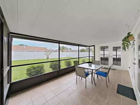Exterior - 726 Stillview Cir, Brandon, FL 33510 photo 5 of 10