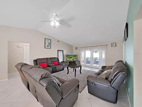 Living - 726 Stillview Cir, Brandon, FL 33510 photo 3 of 3