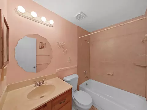 Bath - 726 Stillview Cir, Brandon, FL 33510 photo 1 of 5