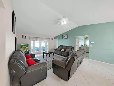 Living - 726 Stillview Cir, Brandon, FL 33510 photo 2 of 3