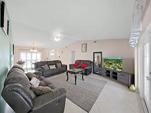 Living - 726 Stillview Cir, Brandon, FL 33510 photo 1 of 3
