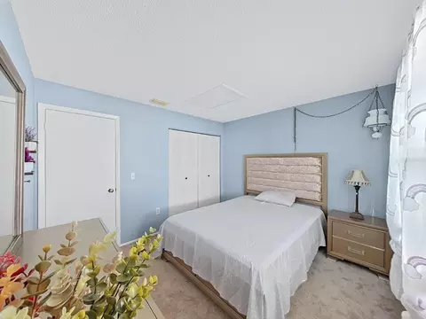 Bedroom - 726 Stillview Cir, Brandon, FL 33510 photo 4 of 7