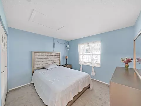 Bedroom - 726 Stillview Cir, Brandon, FL 33510 photo 3 of 7