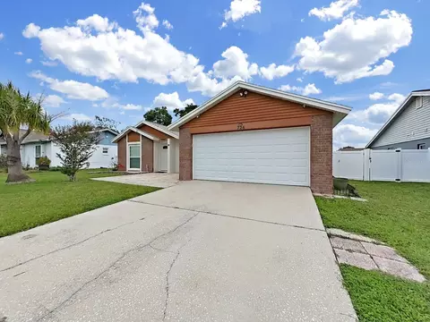 Exterior - 726 Stillview Cir, Brandon, FL 33510 photo 2 of 10