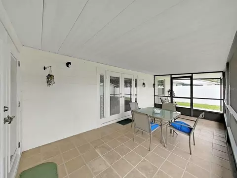 Exterior - 726 Stillview Cir, Brandon, FL 33510 photo 7 of 10