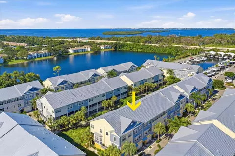 3162 Moorings Dr, Saint Petersburg, FL 33712