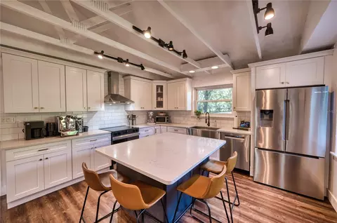 Kitchen - 5310 Jim Davis Rd, Parrish, FL 34219 photo 2 of 5