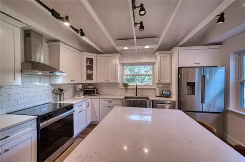 Kitchen - 5310 Jim Davis Rd, Parrish, FL 34219 photo 1 of 5