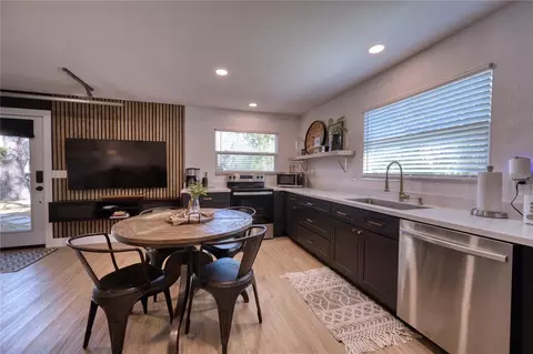 Kitchen - 5310 Jim Davis Rd, Parrish, FL 34219 photo 5 of 5