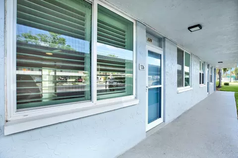4715 Bay St NE #126, Saint Petersburg, FL 33703