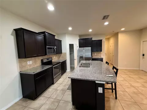 Kitchen - 9154 Hillcroft Dr, Riverview, FL 33578 photo 5 of 8