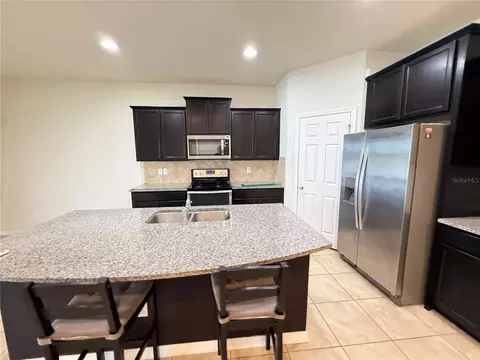 Kitchen - 9154 Hillcroft Dr, Riverview, FL 33578 photo 3 of 8