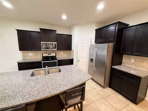 Kitchen - 9154 Hillcroft Dr, Riverview, FL 33578 photo 7 of 8
