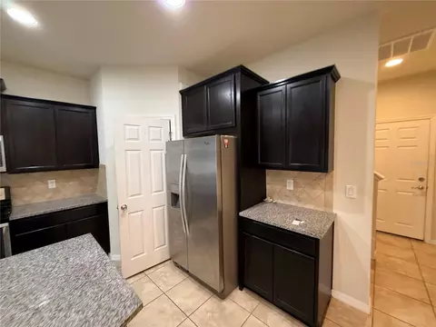 Kitchen - 9154 Hillcroft Dr, Riverview, FL 33578 photo 8 of 8