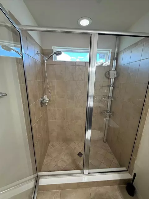 Bath - 9154 Hillcroft Dr, Riverview, FL 33578 photo 5 of 8