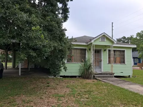 217 Banana St, Tarpon Springs, FL 34689