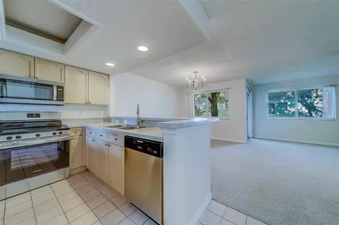 Kitchen - 9209 Jakes Path, Largo, FL 33771 photo 6 of 6