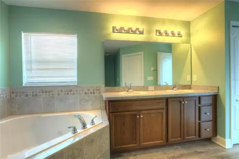 Bath - 110 Plum Ave, Frostproof, FL 33843 photo 5 of 5