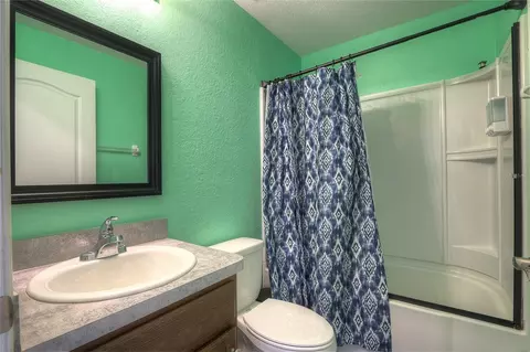 Bath - 110 Plum Ave, Frostproof, FL 33843 photo 1 of 5