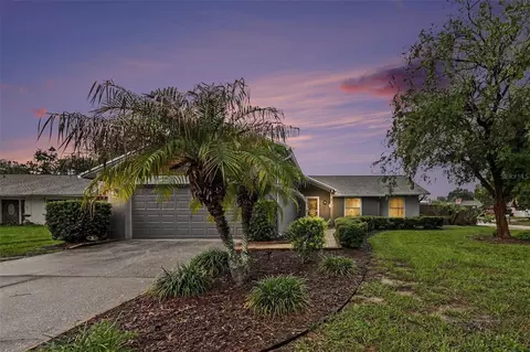 626 Rollingwood Ln, Valrico, FL 33594