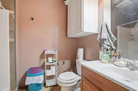 Bath - 2347 Brookside Dr, Lutz, FL 33558 photo 3 of 3