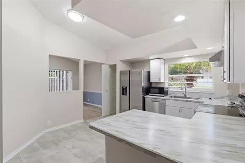 Kitchen - 5724 Erhardt Dr, Riverview, FL 33578 photo 4 of 4