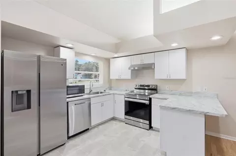 Kitchen - 5724 Erhardt Dr, Riverview, FL 33578 photo 3 of 4