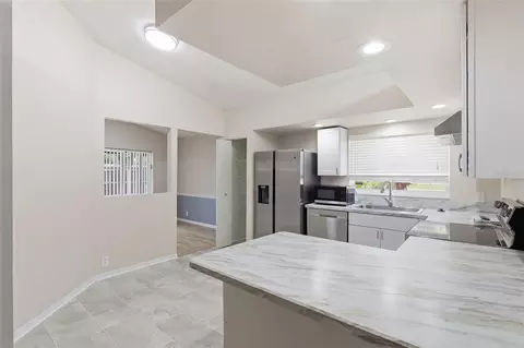 Kitchen - 5724 Erhardt Dr, Riverview, FL 33578 photo 2 of 4