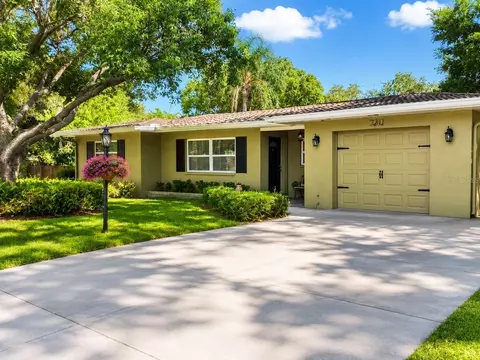 1637 Whitewood Dr, Clearwater, FL 33756