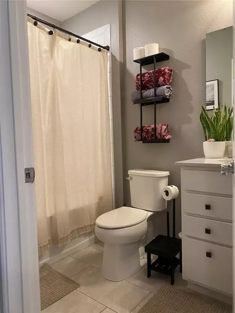 Bath - 9126 Royal River Cir, Parrish, FL 34219 photo 3 of 5