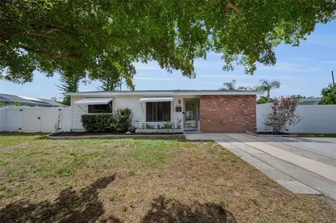 6701 Orchard Dr N, Saint Petersburg, FL 33702