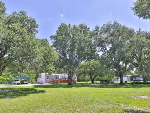 8700 Heather Dr, Zephyrhills, FL 33540