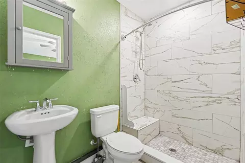 Bath - 11363 Norvell Rd, Spring Hill, FL 34608 photo 4 of 4