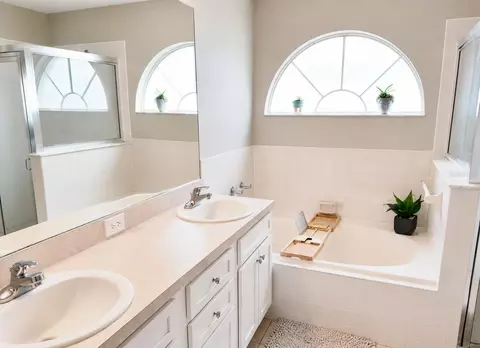Bath - 908 45th St E, Bradenton, FL 34208 photo 1 of 2