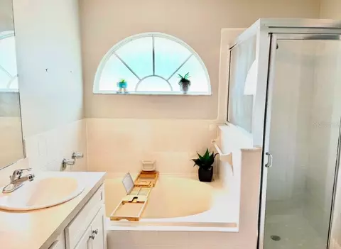 Bath - 908 45th St E, Bradenton, FL 34208 photo 2 of 2